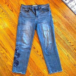 Melrose and Market cropped jeans with embroidery in perfect condition.
